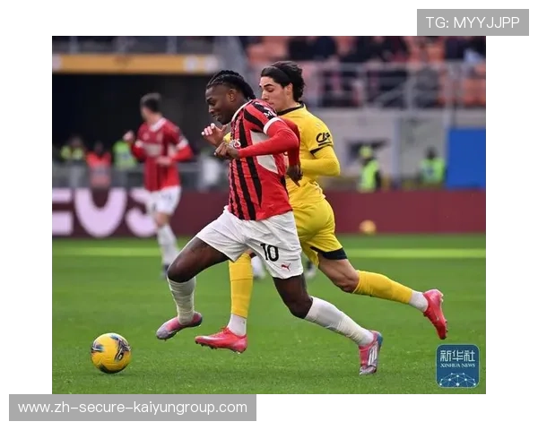 AC米兰肋部渗透表现出色，莱奥射门被门柱拒绝